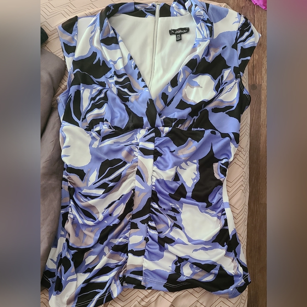 Nice Le chateau dressy top.